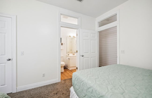 Just Beachy - 5 Bedroom Beach Front Home! Sleeps 20 Home by RedAwning - Foto 3