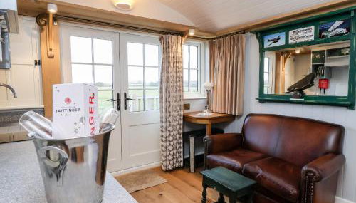 Amy Johnson - Foto 2