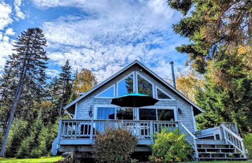 Oceanfront Cottage with Fire Pit & Direct Water Access Near Acadia National Park in Hancock, Maine - Foto 5