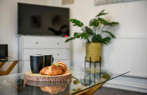 Cosy Wirral home near Liverpool with Free Parking! - Photo 5