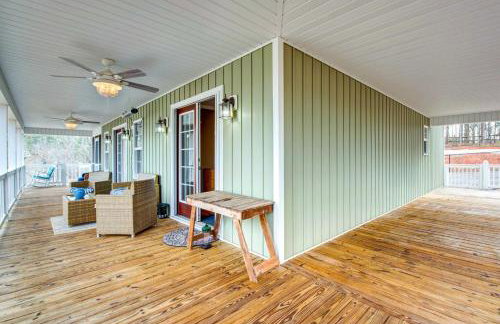 Lakefront Sparta Retreat with Dock and Game Room - Foto 33