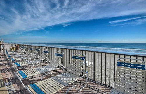 Sleek Beachfront Getaway with Community Perks! - Foto 25