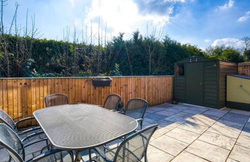 Modern Manchester House with Airport Links - Pass the Keys - Photo 26