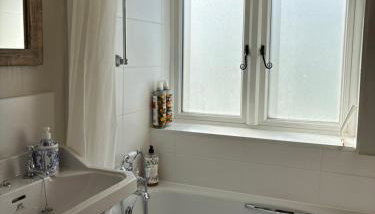 Cottage 7 mins from Henley with gated parking - Foto 3