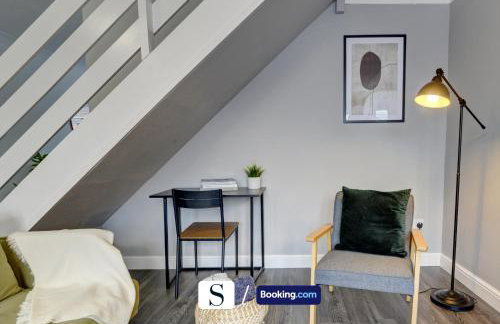 LastMinOffer 10pc Off I A Lovely Executive Home for Families or Contractors I A Lovely Garden and Parking Space I Wifi I Early check-in or Long Term Rates Available I SILVA Short Term Lets 4 out of 5 from over 650 stays - Photo 4