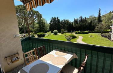 Spacieux 2 chambres 65m2 climatisé au village médiéval entre Nice et Antibes - Foto 3