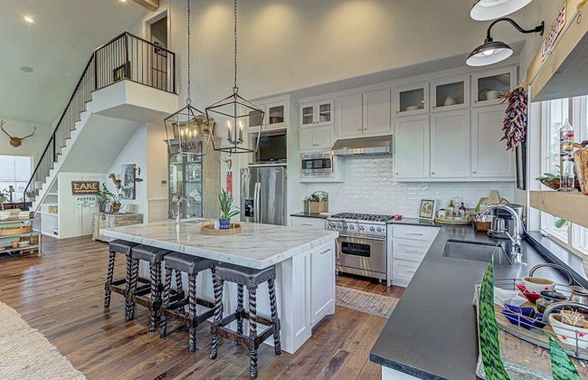 Immaculate Waterfront Home for 16 w/ Private Dock! - Foto 15