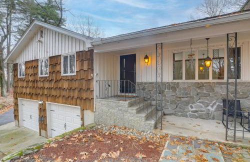 Peek-a-Boo Lake Views and Yard Windham Home - Foto 37