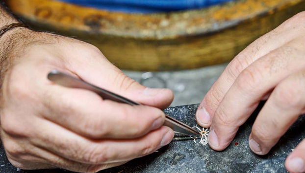 Dettaglio di un gioiello in filigrana