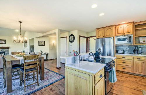 Stunning Sequim Hideaway with Hot Tub and Views - Foto 10