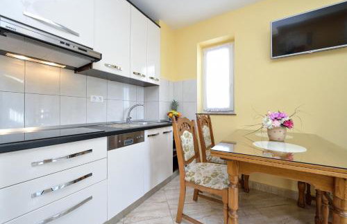 Villa Zdenka with heated pool - Photo 34