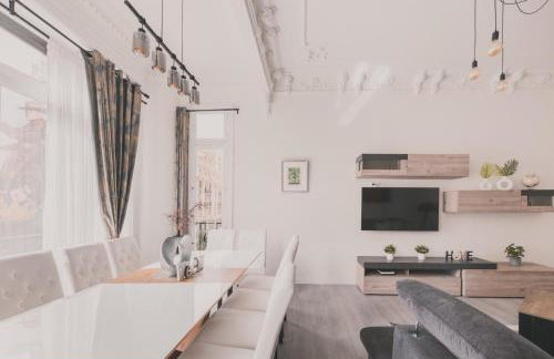 Amplio Piso de 7 habs, 4 baños sobre calle Gran Vía - Foto 43