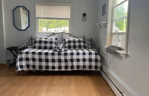 Caseville Splash and Sand Beach House - Photo 2