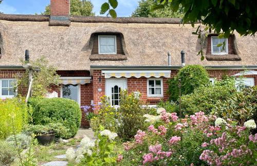 Reetdachhaus in Seenähe, Ruhige Lage, Kamin & Terrasse - Foto 1