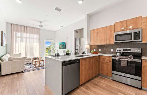 Riviere 3BR Apartment Stylish King Family Pets Friendly Pool & Gym Near Epic Universe - Foto 15