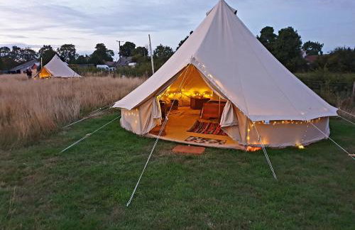6 Guests - Bell Tent - Wood Stove - Parking - Foto 1