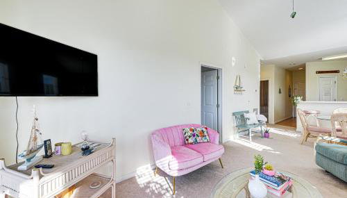 Sunset Beach Condo with Balcony, 5 Mi to the Ocean! - Foto 5