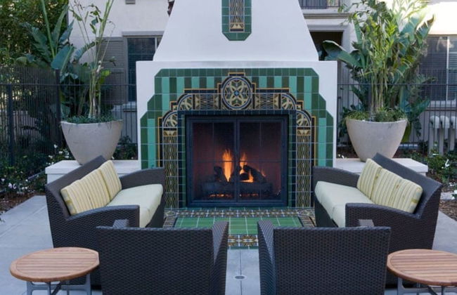 Global Luxury Suites at The Village - Photo 59