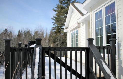 Spacious Ranch-Style Retreat with Private Deck, Nestled in Nature Near Acadia, Hancock Maine - Foto 29