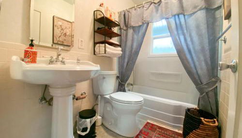 Sweet Home with Ample Parking Only 2mins to Freeway - Foto 5