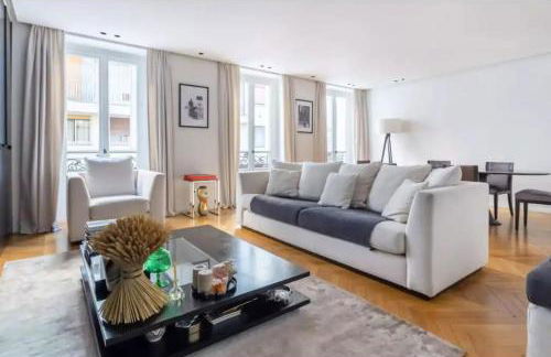 Amazing apartment 2BDR/6PAX next to Champs Elysées - Foto 1