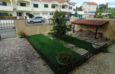 Alojamento - Apartamento ou quarto - Estacionamento à porta - Foto 6