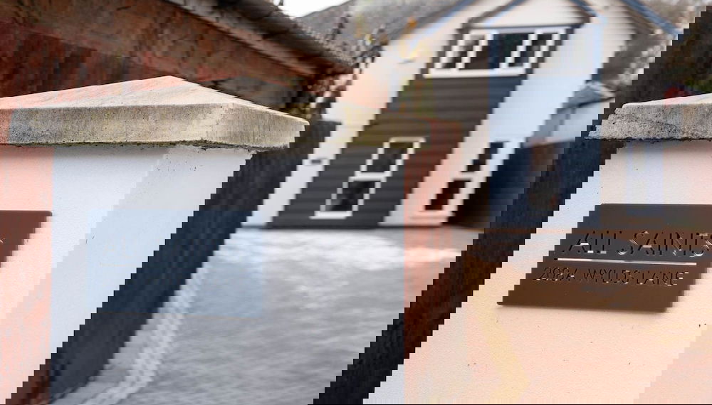 All Saints - Foto 1, Imagen principal