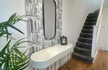 Isleworth House with Garden & private parking - Photo 25