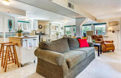 Lakefront Home with Patio in Havana! - Photo 8