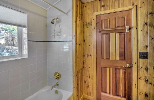 Scenic Lake Almanor Home with Mountain Views! - Foto 24