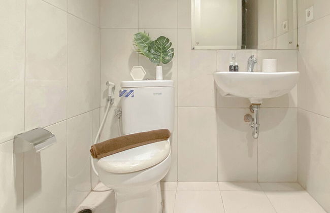 Best Furnished And Homey Studio Nifarro Park Apartment - Foto 16