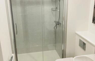 2 Bedroom Luxury Apartment! City Center with Free Parking! - Foto 24