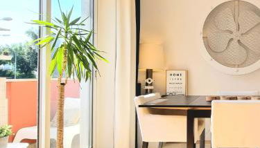 NEW - Epic Design -AC, Balcony, Free Parking - Foto 4