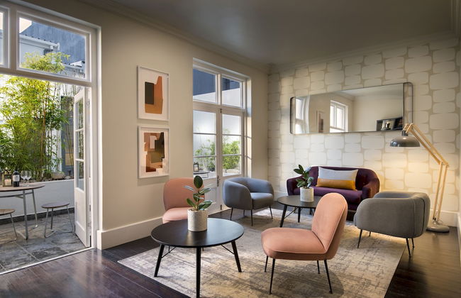 More Quarters Hotel - Photo 2