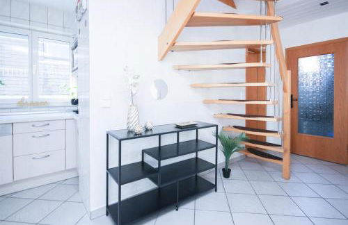 ALFA Stuttgart 3Zi-Maisonette 6 Personen Zuffenhausen nahe Porsche & Bosch l WIFI & SmartTV I 3BR 4 Beds I Kitchen I Bathroom & WC - Foto 34