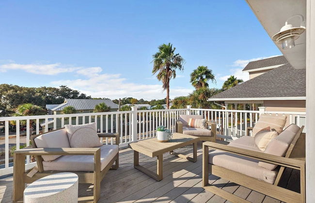 7bdr w/ Private Pool, Hot Tub, Fire Pit, Walk to Beach Tidal Wave by Avantstay - Foto 5