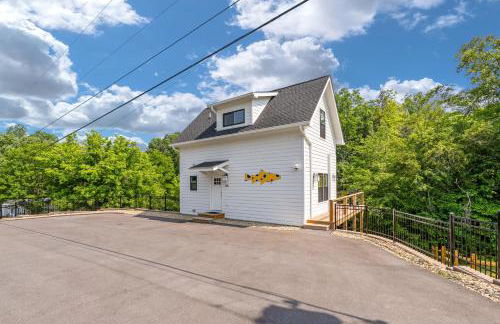 New Riverfront Home with Mtn Views - Foto 15