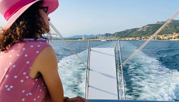 Admirando las vistas durante la travesía