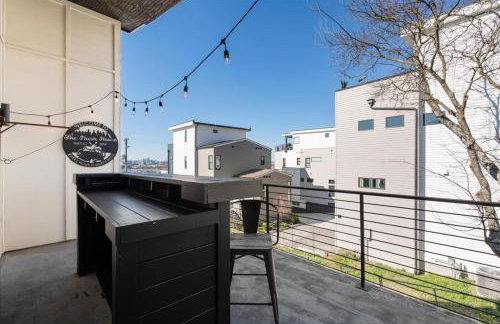 Nash House & Bars of Broadway with Patio Bar and Views! 8min Downtown! Sleeps 12! - Foto 30