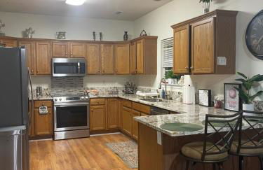 Charming Entire 3 Bedrooms House with AC and Wifi - Foto 16