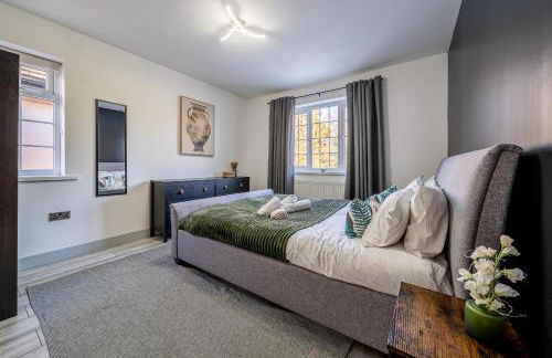 Spacious 6 Bedroom House l Near Airport l Sleeps 12 l Book With Confidence with The Cosy Corner Nationwide - Foto 6