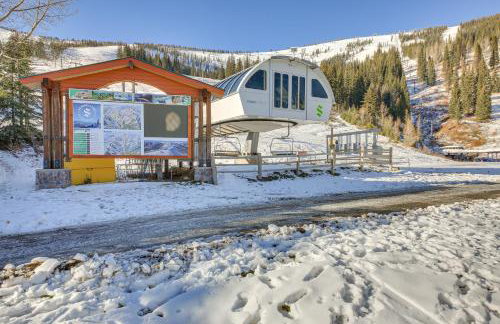 Luxe Schweitzer Condo with Hot Tub Ski-InandSki-Out! - Foto 26