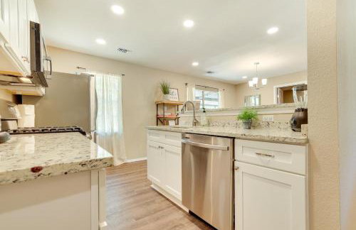 9 Mi to Downtown Home with Deck in San Antonio - Foto 10