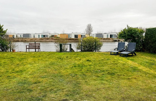 Appealing Bungalow With Garden - Photo 59