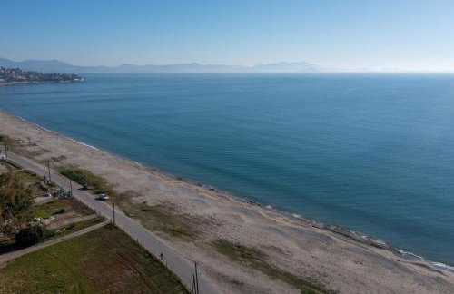 Sun and Sea Apartment - Beachfront, 2 Bedrooms with Sea View & Garden - Photo 52