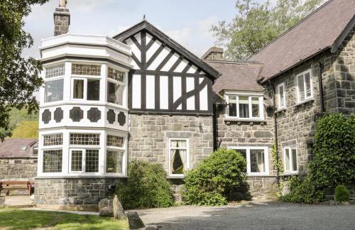 Gwern Borter Manor - Photo 2