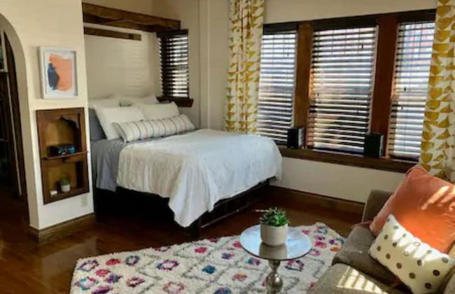 Evie's apartment - Photo 8