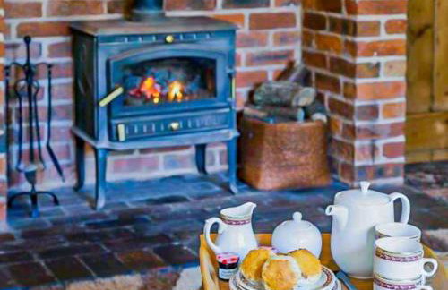 School House, cosy cottage for 12 with hot tub in the Peak District - Photo 14