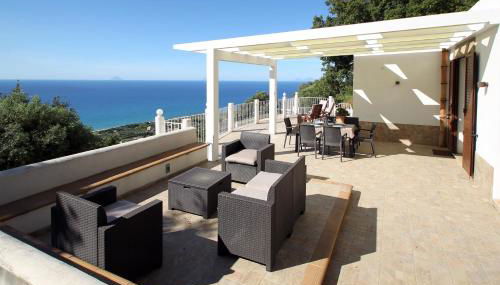 Villa DAMMUSO by Local House - private villa infinity pool & seaview - Foto 2