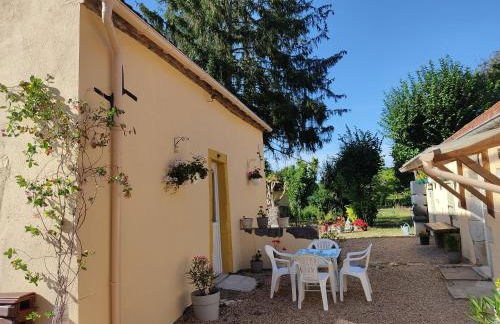 PETIT MAS COSY DU BORD DE LOIRE a 15 MM DU PARC LE PAL - Foto 11